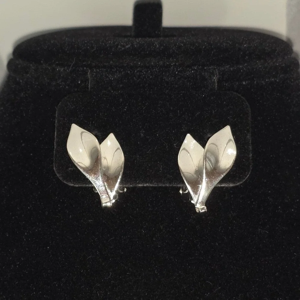 Vintage Silver Tone Double Leaf Clip On Earrings Botanical Modernist Jewelry